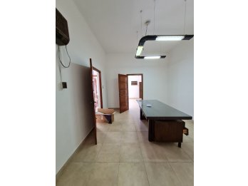 SE ALQUILA PROPIEDAD PARA OFICINAS/CONSULTORIOS, CALLE CARBÓ