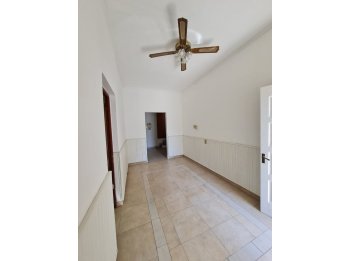 SE ALQUILA PROPIEDAD PARA OFICINAS/CONSULTORIOS, CALLE CARBÓ