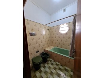 SE ALQUILA PROPIEDAD PARA OFICINAS/CONSULTORIOS, CALLE CARBÓ