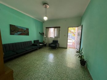 Se vende casa zona Plaza Saenz Peña!