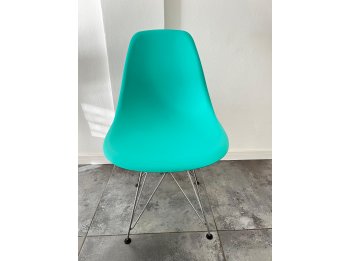 4 Sillas Eames Eiffel Patas Cromadas Verdes