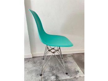 4 Sillas Eames Eiffel Patas Cromadas Verdes