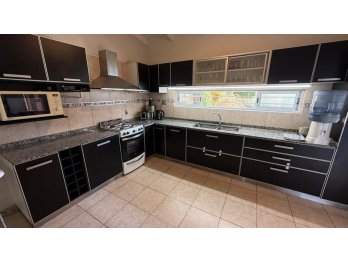 CASA APTA CREDITO, 3 DORM, COCHERA, PATIO Y PISCINA. PARANÁ