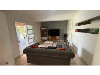 CASA APTA CREDITO, 3 DORM, COCHERA, PATIO Y PISCINA. PARANÁ