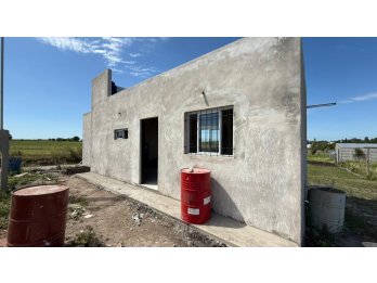 CASA/QUINTA EN COLONIA ENSAYO CON PISCINA, A ESTRENAR!