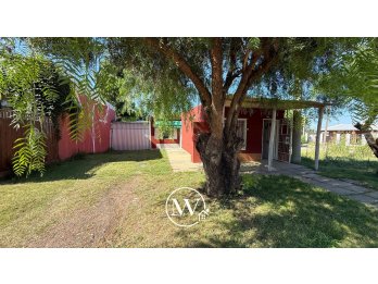 CASA APTA CREDITO SAN BENITO, 2 DORM, FONDO VERDE Y COCHERA