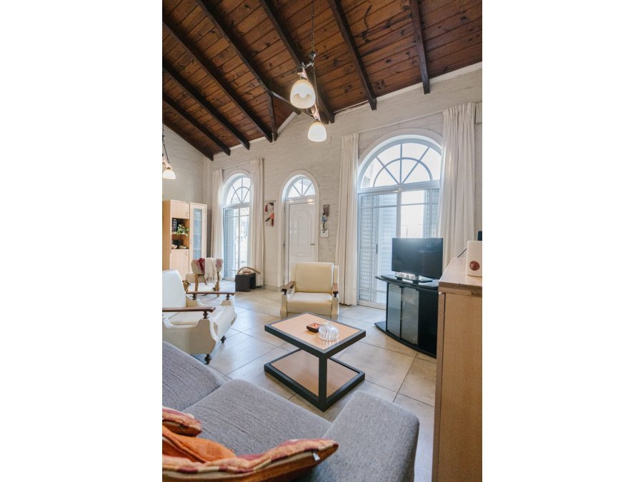 CASA 3 DORMITORIOS EN VENTA - APTA CRÉDITO, ZONA BLAS PARERA Y DON BOSCO.