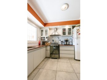 CASA 3 DORMITORIOS EN VENTA - APTA CRÉDITO, ZONA BLAS PARERA Y DON BOSCO.