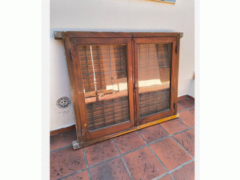 VENDO 2 VENTANAS EN CEDRO 2 HOJAS C/VIDRIO, REJA CELOSIA