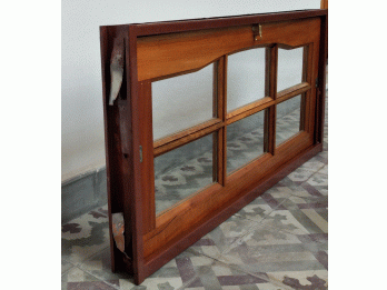 VENDO VENTILUZ DE MADERA, MARCO DE CHAPA Y REJA – EXCELENTE