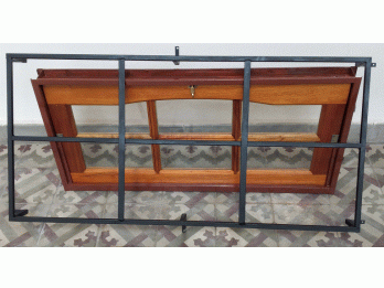 VENDO VENTILUZ DE MADERA, MARCO DE CHAPA Y REJA – EXCELENTE