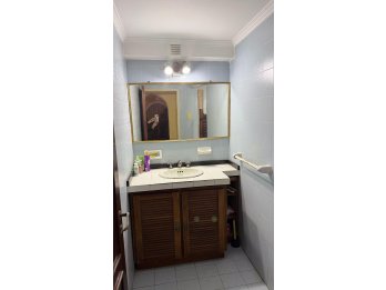 Casa amplia con quincho y patio arbolado en Zona Paracao