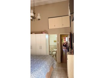 Casa amplia con quincho y patio arbolado en Zona Paracao