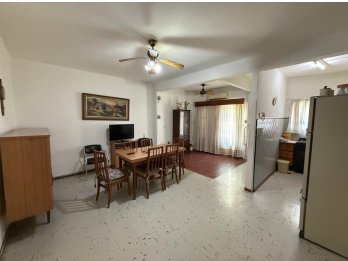 CASA CENTRICA EN VENTA DOS DORMIS