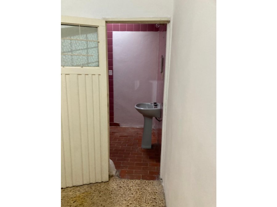 Alquilo amplio monoambiente y cochera