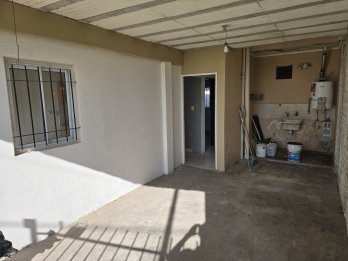 Casa en Oro Verde dos dormitorios con cochera apta crédito