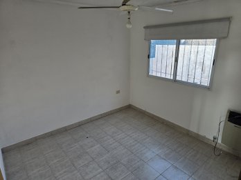 Casa en Oro Verde dos dormitorios con cochera apta crédito