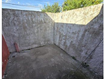 Casa en Oro Verde dos dormitorios con cochera apta crédito
