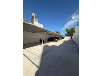 VENDO COMPLEJO DE COCHERAS - COURREGES Y ESPAÑA