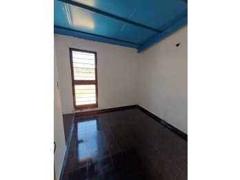 VENDO CASA Z/ PROV. UNIDAS Y ECCLESTON - U$S 45.000