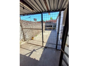 VENDO CASA Z/ PROV. UNIDAS Y ECCLESTON - U$S 45.000