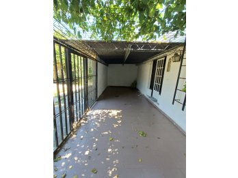 VENDO CASA Z/ PROV. UNIDAS Y ECCLESTON - U$S 45.000