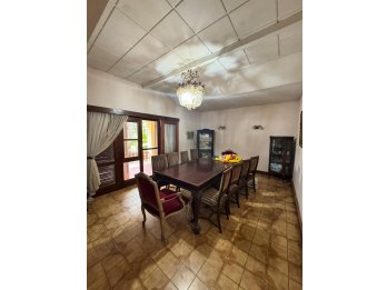 GRAN CASA QUINTA EN LOTE DE 3300 M2