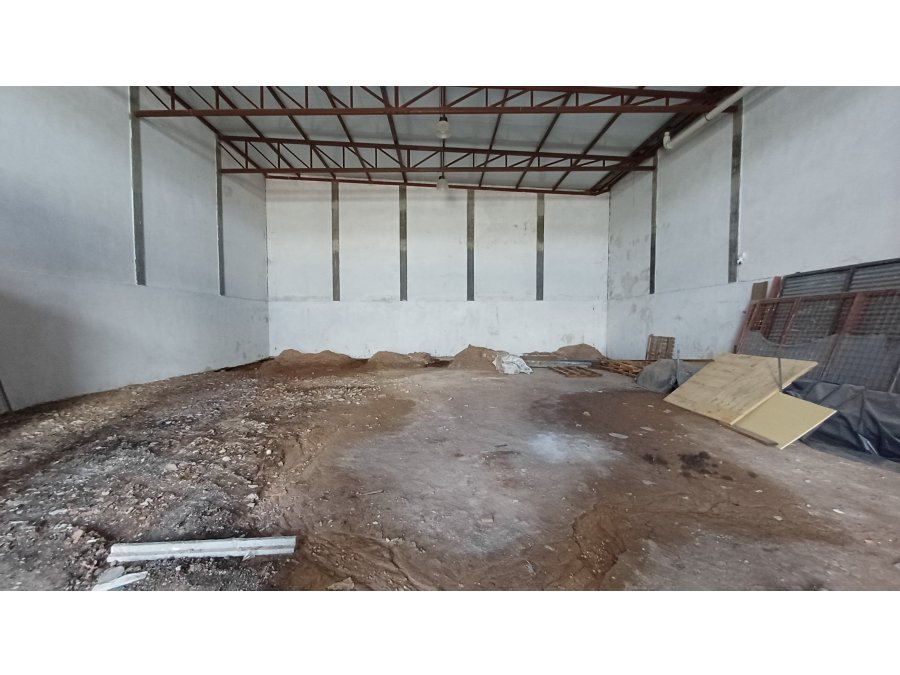 Vende Galpon sobre calle Roque Saenz Peña