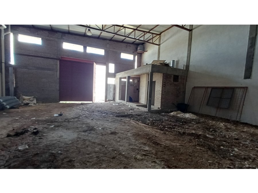 Vende Galpon sobre calle Roque Saenz Peña