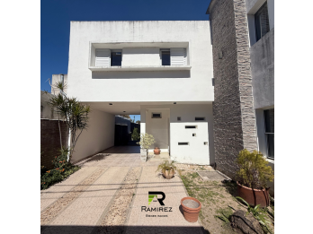 Casa en venta zona GOLF