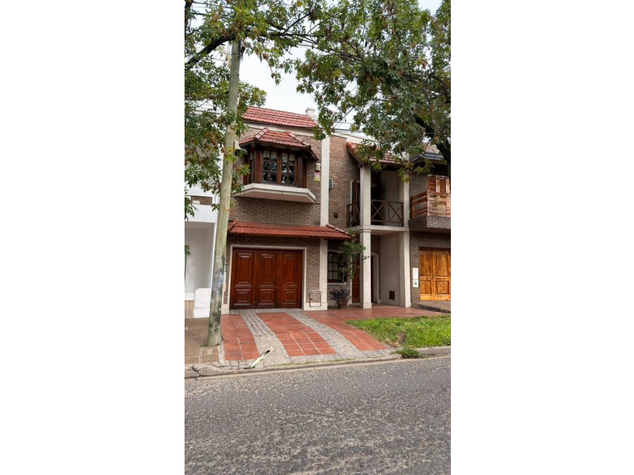 HERMOSA CASA 4 DORM ZONA BOULEVARES !!!