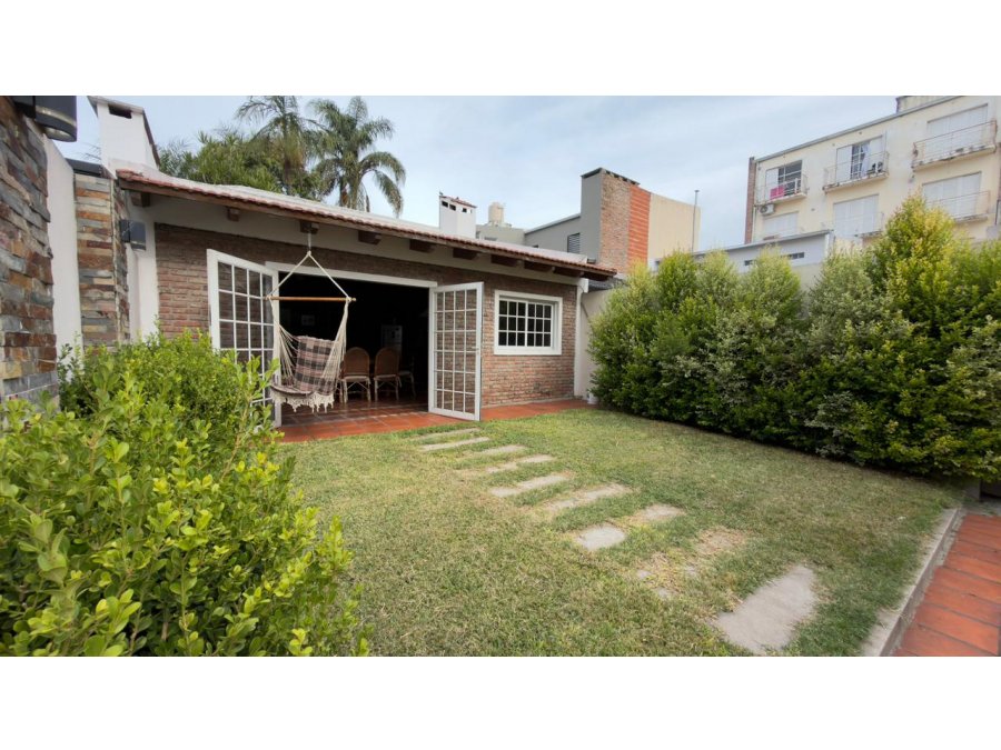 HERMOSA CASA 4 DORM ZONA BOULEVARES !!!