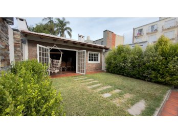 HERMOSA CASA 4 DORM ZONA BOULEVARES !!!