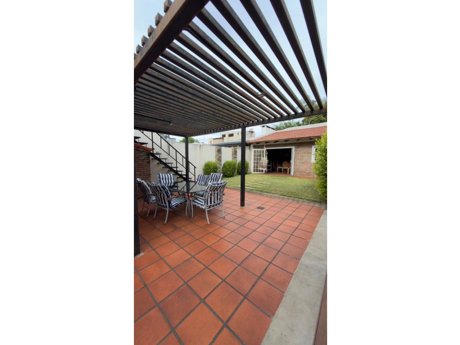 HERMOSA CASA 4 DORM ZONA BOULEVARES !!!