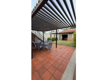 HERMOSA CASA 4 DORM ZONA BOULEVARES !!!
