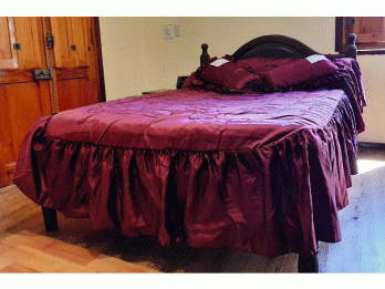 VENDO CUBRECAMA RASO 2 1/2 PLAZAS 2 ALMOHADONES–EXCELENTE