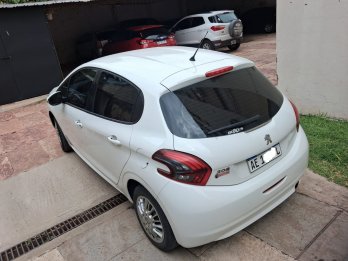 Vendo Impecable 208 2020