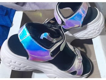 VENDO sandalias