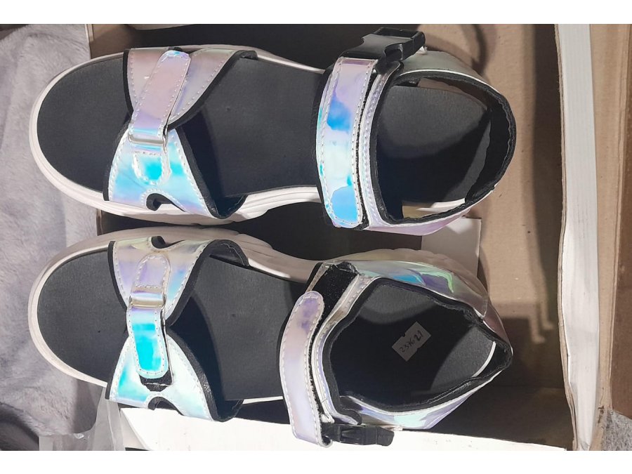 VENDO sandalias