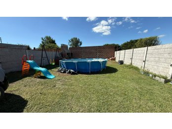 CASA 3 DORM, FONDO VERDE Y COCHERA, ZONA NEWBERY Y S.BORDON