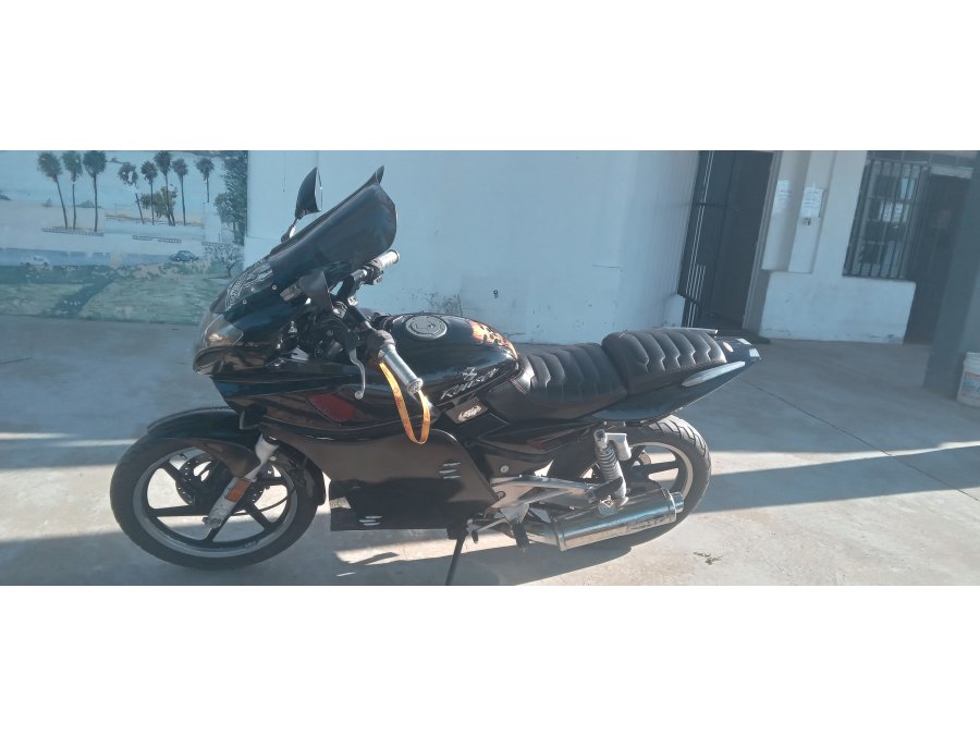 Bajaj rouser 220