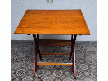 VENDO MESA DE DIBUJO EN MADERA ALTURA REGULABLE– EXCELENTE