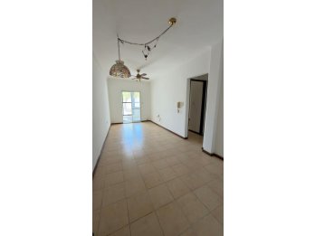 VENTA DPTO PLANTA BAJA CON PATIO VERDE !!!