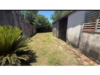 SE VENDE CASA A REFACCIONAR