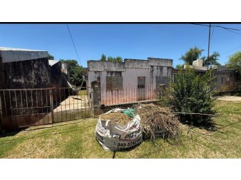SE VENDE CASA A REFACCIONAR