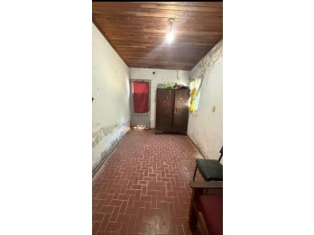 SE VENDE CASA A REFACCIONAR