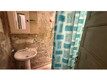 SE VENDE CASA A REFACCIONAR