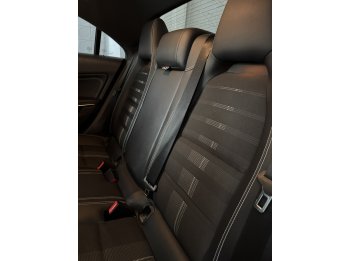 MERCEDES BENZ CLA 200 impecable