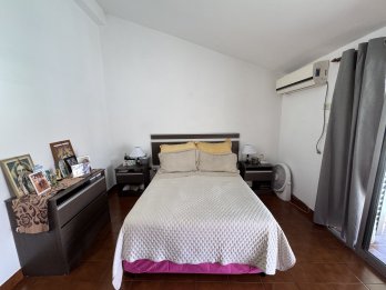 VENTA – Casa 4 dormitorios c&eacute;ntrica