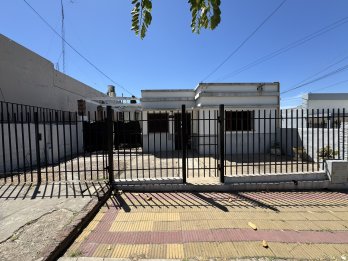 VENDO CASA CON AMPLIO TERRENO 790 m2 - CALLE FRANCISCO SOLER
